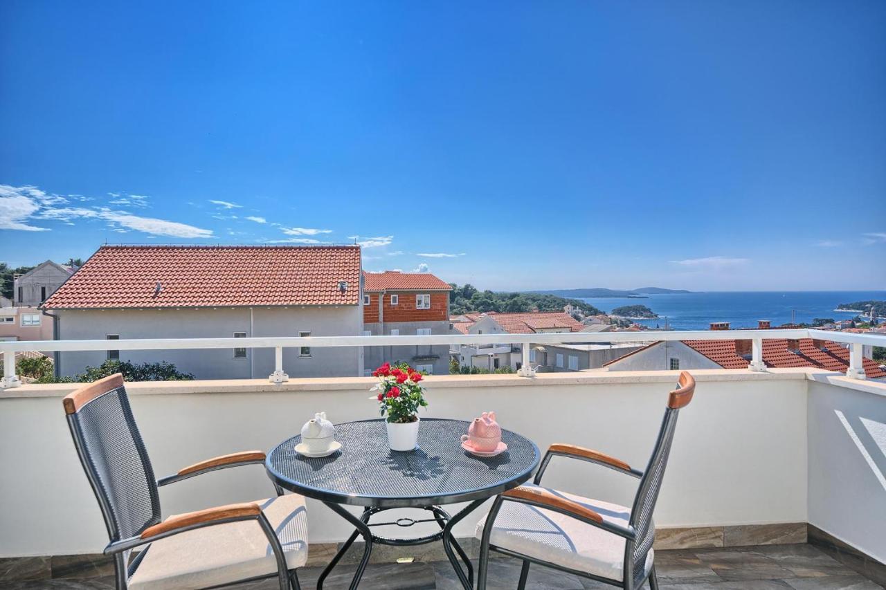 Apartments Irena Hvar Town Bagian luar foto