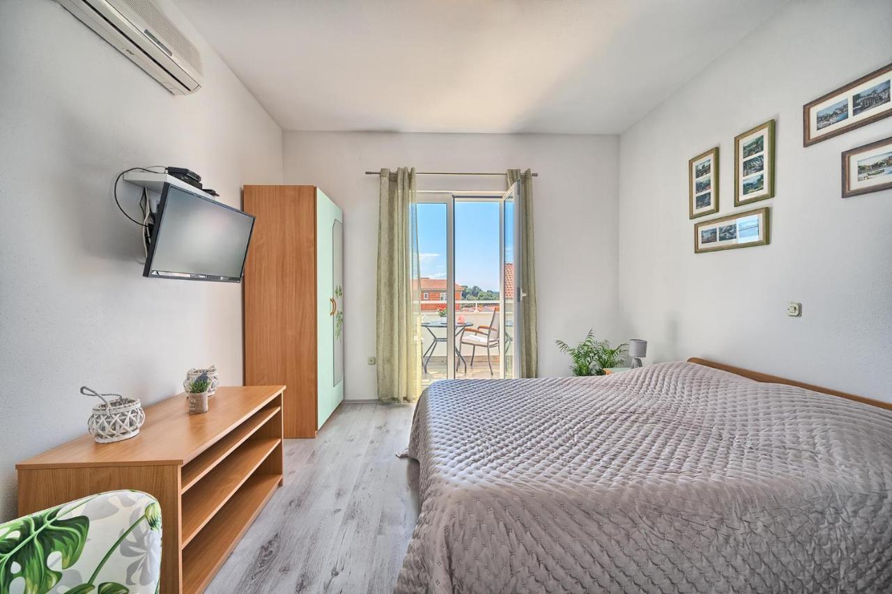 Apartments Irena Hvar Town Bagian luar foto